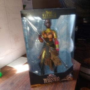 World of EPI Fresh Fierce Marvel Black Panther : Wakanda Forever 11.5" Fashion D